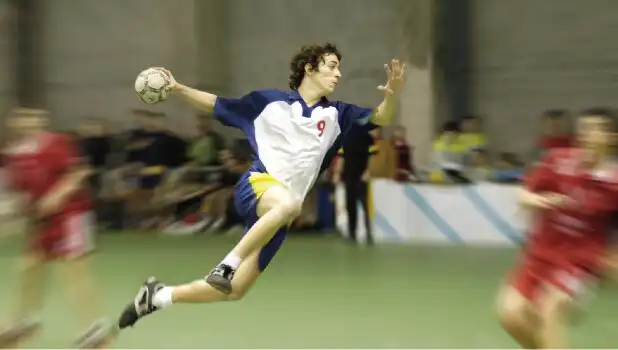 激しいスポーツ